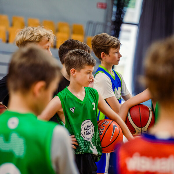 Kā apspēlēt aizsargu?