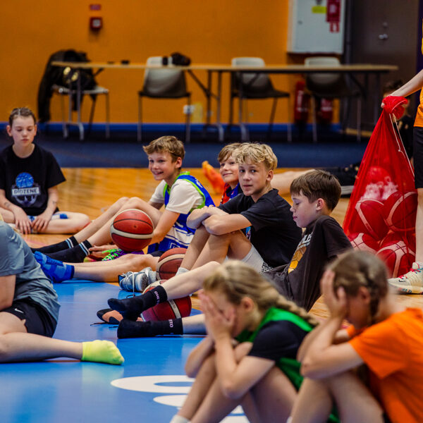 Kā apspēlēt aizsargu?