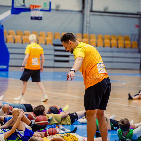 Kā apspēlēt aizsargu?