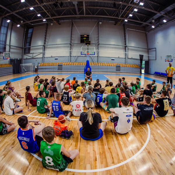 Kā apspēlēt aizsargu?