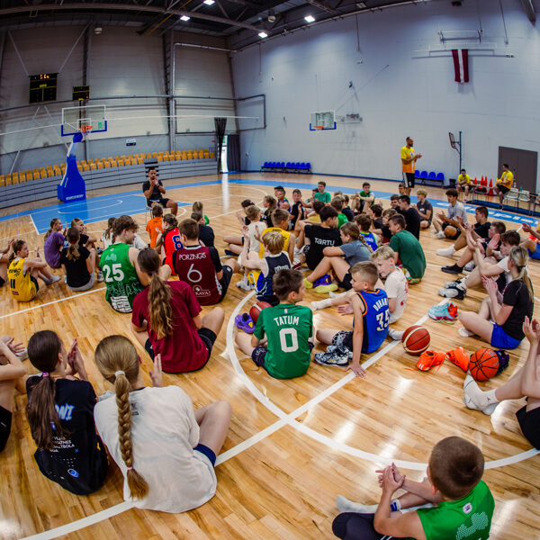 Kā apspēlēt aizsargu?