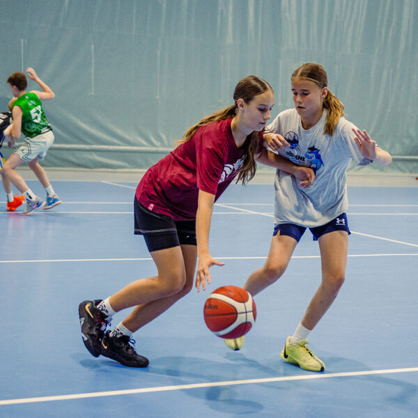 Kā apspēlēt aizsargu?