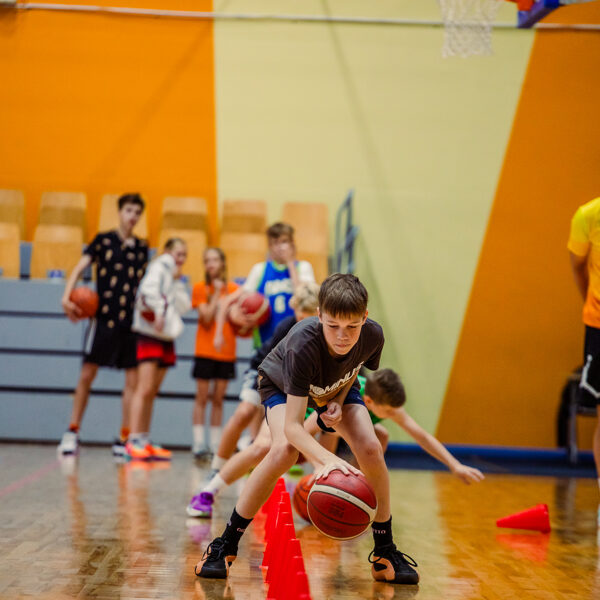 Kā apspēlēt aizsargu?