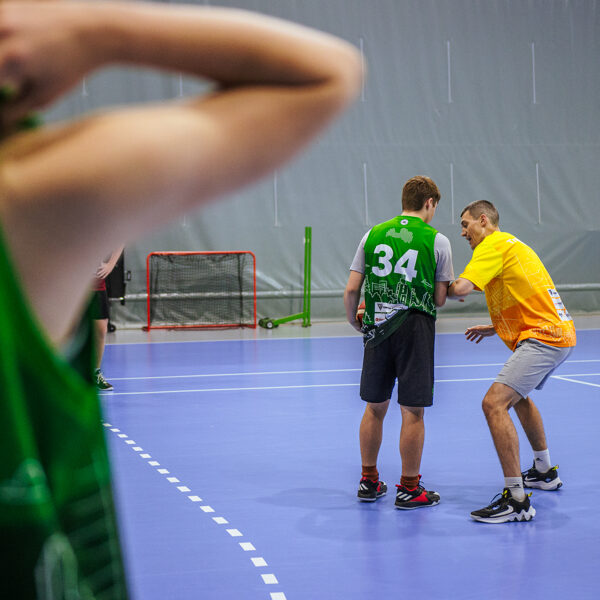 Kā apspēlēt aizsargu?