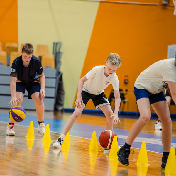 Kā apspēlēt aizsargu?