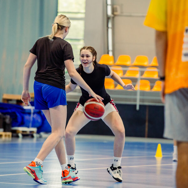 Kā apspēlēt aizsargu?