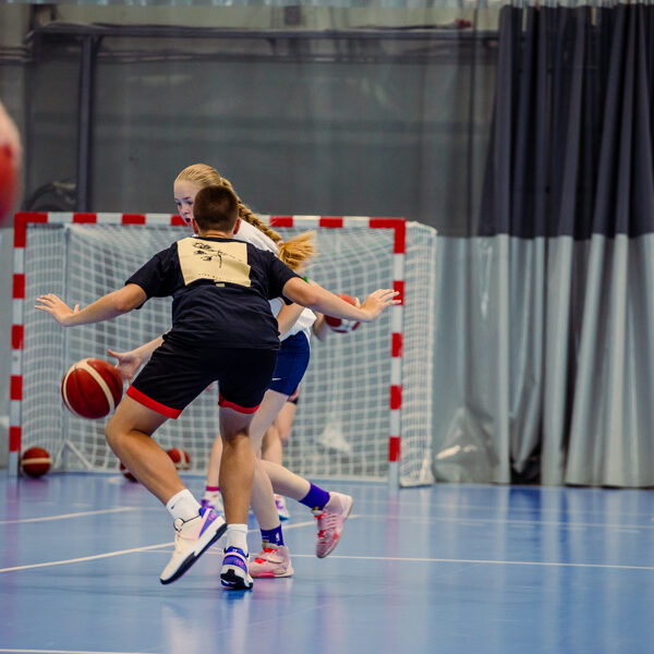 Kā apspēlēt aizsargu?