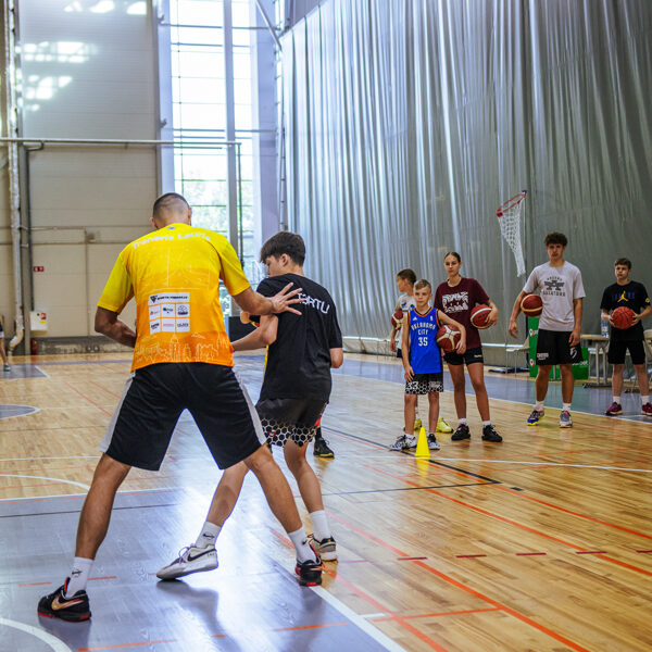 Kā apspēlēt aizsargu?