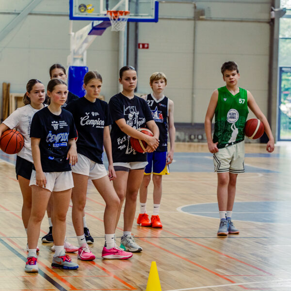 Kā apspēlēt aizsargu?