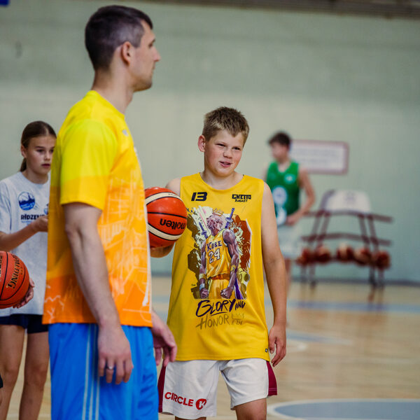 Kā apspēlēt aizsargu?