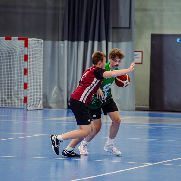 Kā apspēlēt aizsargu?