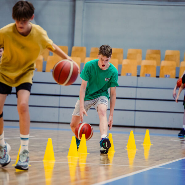 Kā apspēlēt aizsargu?