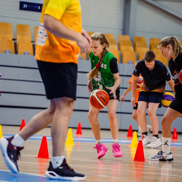 Kā apspēlēt aizsargu?