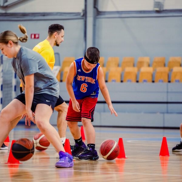 Kā apspēlēt aizsargu?