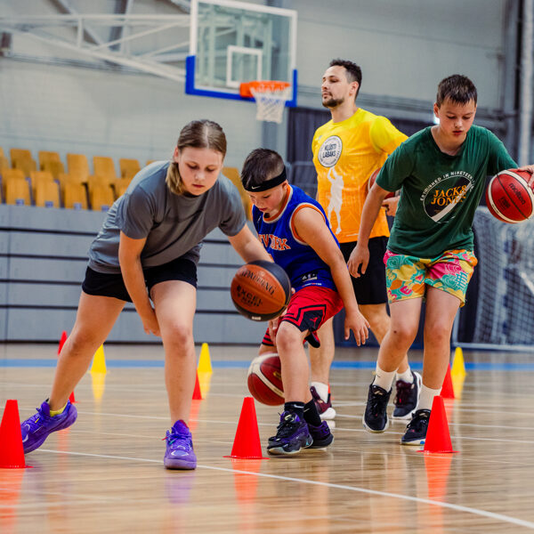 Kā apspēlēt aizsargu?