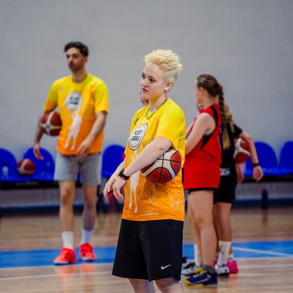 Kā apspēlēt aizsargu?