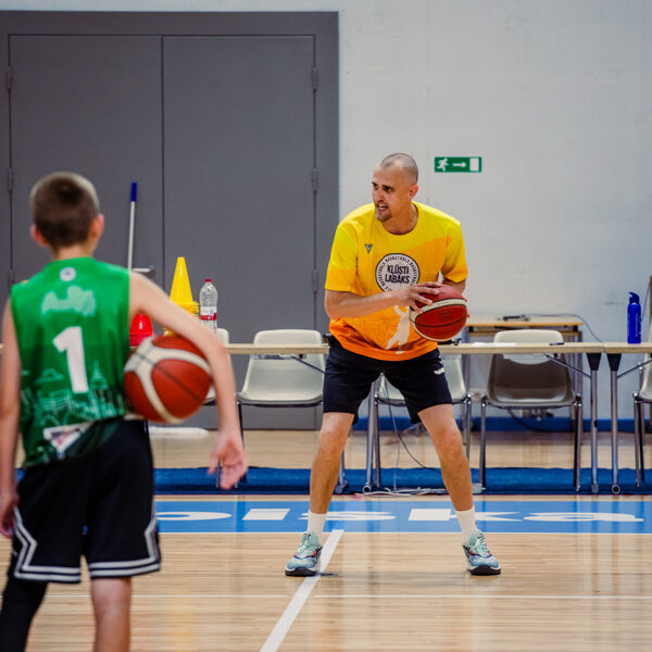 Kā apspēlēt aizsargu?