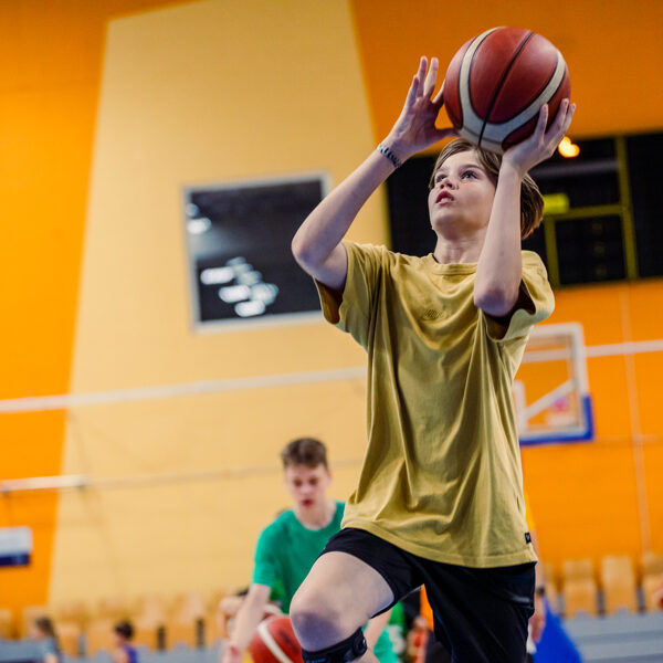 Kā apspēlēt aizsargu?