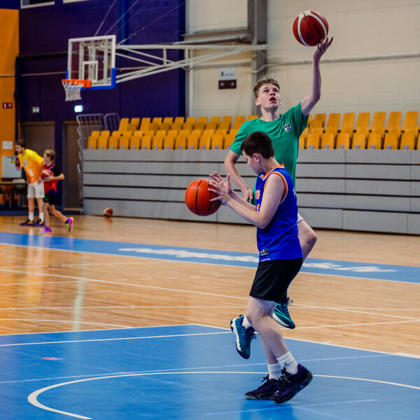 Kā apspēlēt aizsargu?