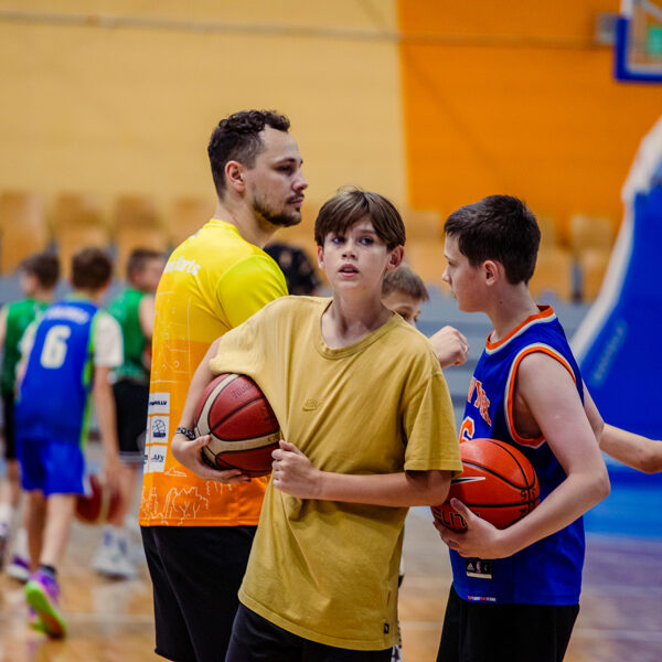 Kā apspēlēt aizsargu?