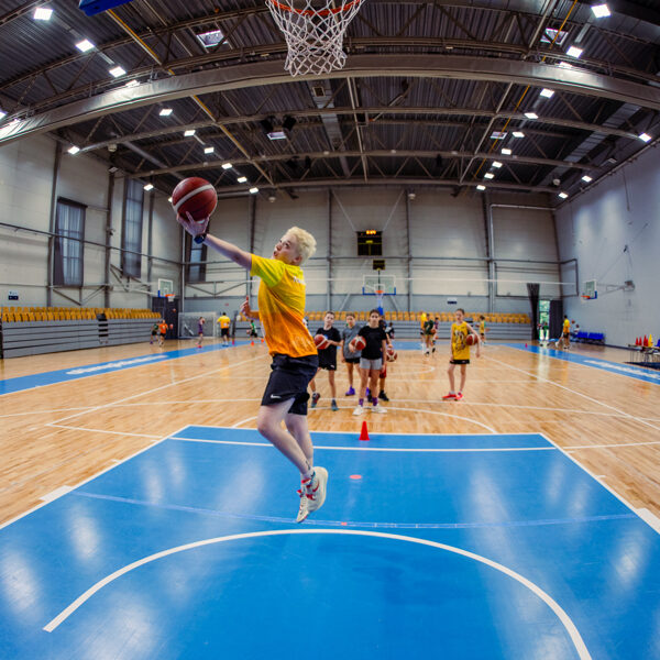 Kā apspēlēt aizsargu?