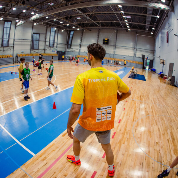 Kā apspēlēt aizsargu?