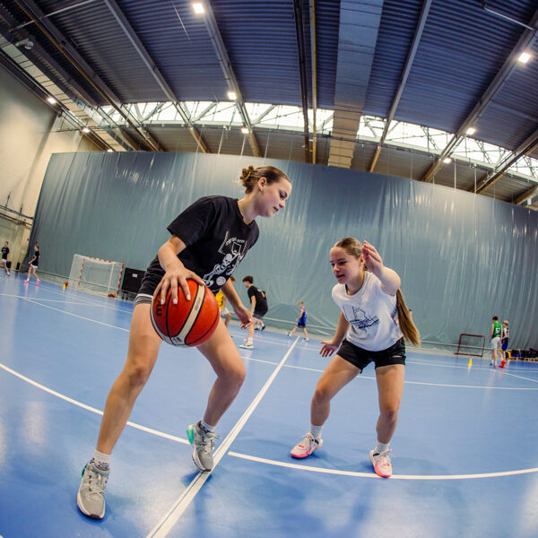 Kā apspēlēt aizsargu?