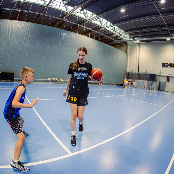 Kā apspēlēt aizsargu?