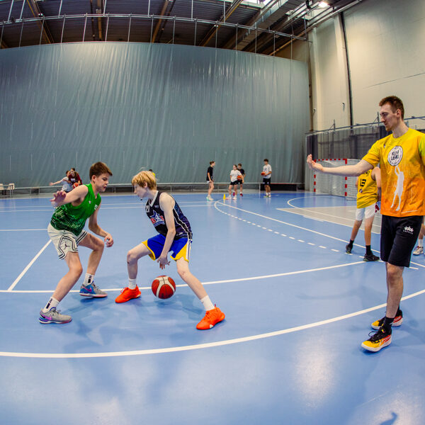 Kā apspēlēt aizsargu?