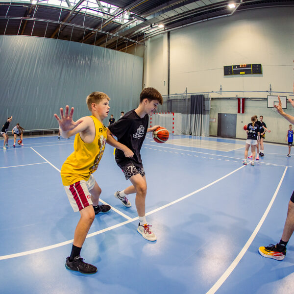 Kā apspēlēt aizsargu?