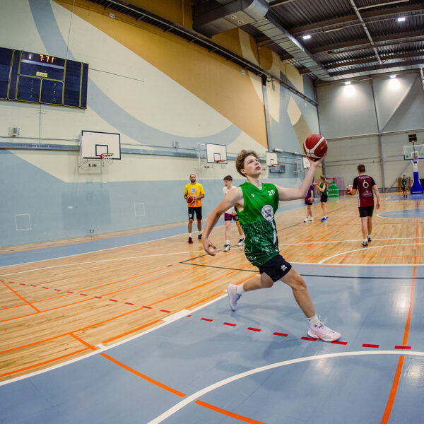 Kā apspēlēt aizsargu?