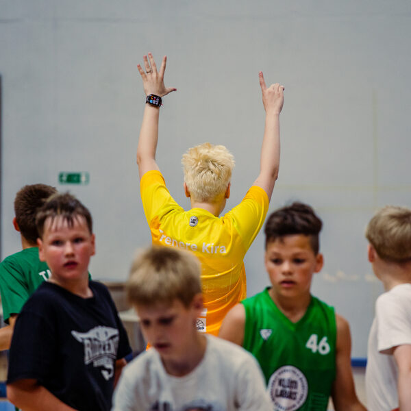 Kā apspēlēt aizsargu?