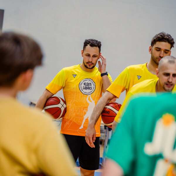 Kā apspēlēt aizsargu?