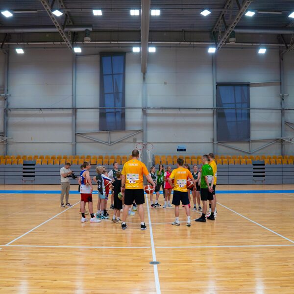 KĻŪSTI LABĀKS VASARAS BASKETBOLA TRENIŅI BĒRNIEM