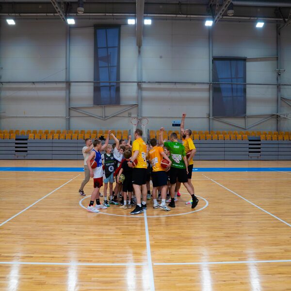 KĻŪSTI LABĀKS VASARAS BASKETBOLA TRENIŅI BĒRNIEM