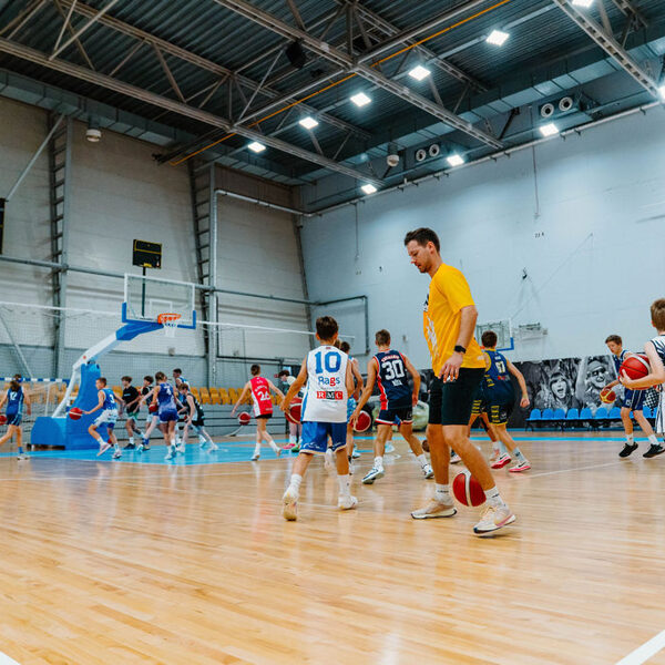 Kļūsti Labāks vasara 2025 - noslēdzošais basketbola treniņš Rimi Olimpiskajā centrā