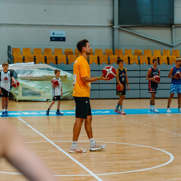 Kļūsti Labāks vasara 2025 - noslēdzošais basketbola treniņš Rimi Olimpiskajā centrā