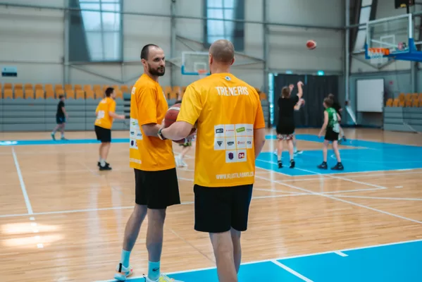 Basketbola treniņš ar Kļūsti Labāks 2025