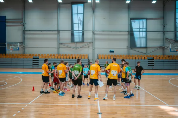 Basketbola treniņš ar Kļūsti Labāks 2025