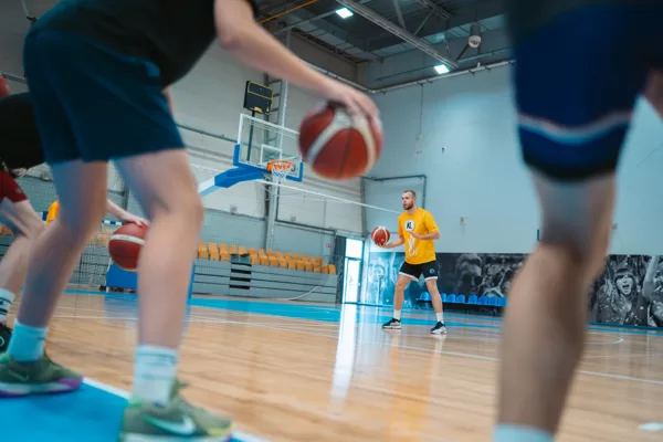 Basketbola treniņš ar Kļūsti Labāks 2025