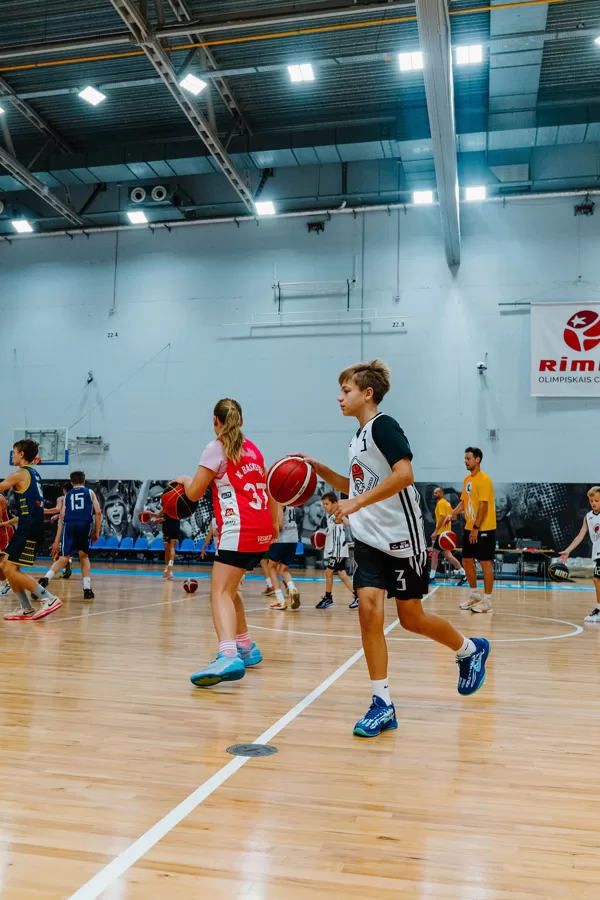 Kļūsti Labāks vasara 2025 - noslēdzošais basketbola treniņš Rimi Olimpiskajā centrā