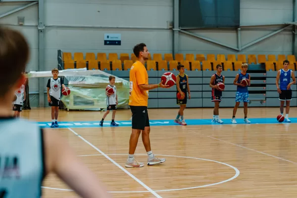 Kļūsti Labāks vasara 2025 - noslēdzošais basketbola treniņš Rimi Olimpiskajā centrā