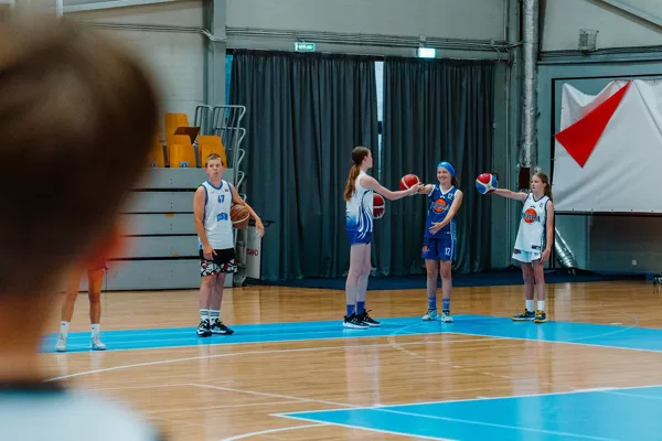 Kļūsti Labāks vasara 2025 - noslēdzošais basketbola treniņš Rimi Olimpiskajā centrā