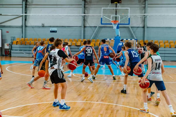 Kļūsti Labāks vasara 2025 - noslēdzošais basketbola treniņš Rimi Olimpiskajā centrā