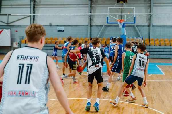 Kļūsti Labāks vasara 2025 - noslēdzošais basketbola treniņš Rimi Olimpiskajā centrā